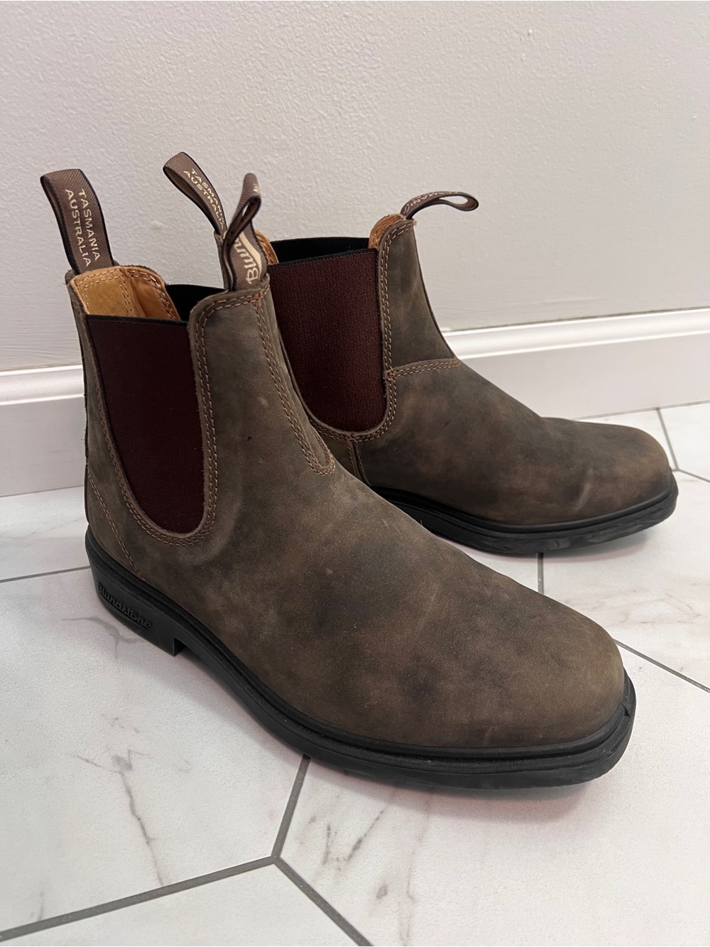 Blundstone 1306 Rustic Brown
Chelsea Dress Boot Size 10.5
Women's